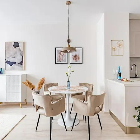 Parkwest Azure - By Park Lägenhet *